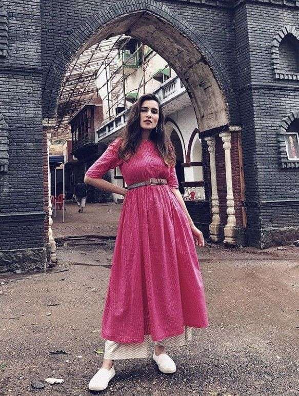 kurti dree with bekt indowestern look